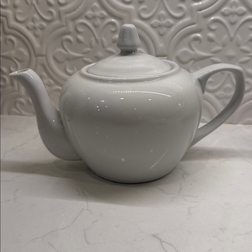 BIA Cordon Bleu White Porcelain Teapot with lid